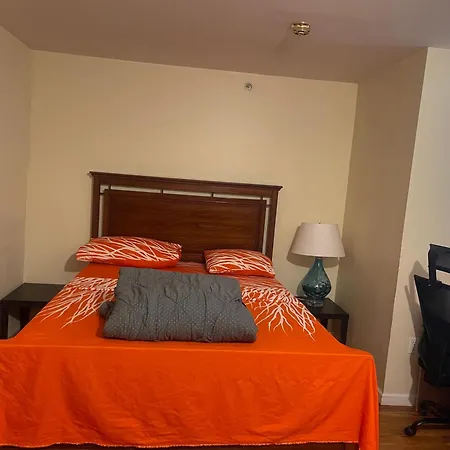 Peculiar D At 62 1St Street Appartement